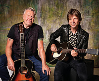 Richie Arndt (links) und Gregor Hilden – zwei Ausnahmemusiker, die mit Leidenschaft und virtuoser Gitarrenkunst den Blues lebendig werden lassen.