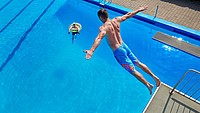 Turmspringender Mann 