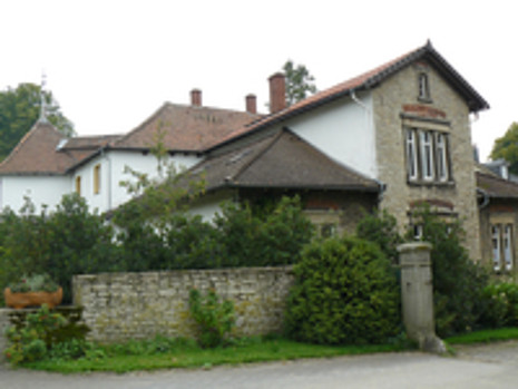 Außenaufnahme des Wohnhauses am Rittergutsweg 1a und 1b in Hornoldendorf (Denkmal A739)