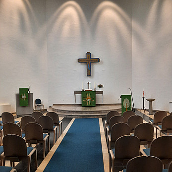 Kirchenschiff der Kirche am Wittenberger Weg 4 in Detmold mit Blick auf die Kanzel (Denkmal A738)