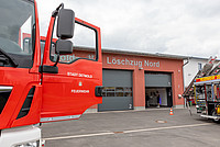 Feuerwehrfahrzeug vor der Wache in Detmold