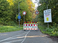 Außenaufnahme der Absperrung des Geh-/Radweges Richtung Detmold an der Alten Mühle ab dem 05.10.2026