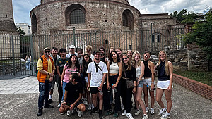 Gruppenfoto mit den Teilnehmenden der Jugendbegegnung „Cultural Master Chefs“