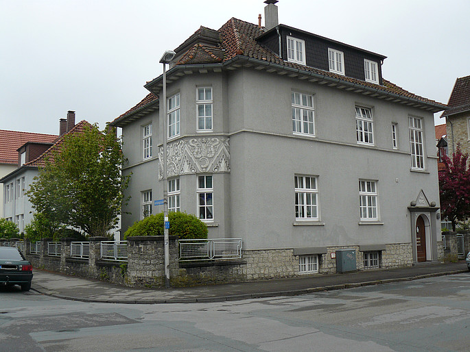 Wiesenstraße 7 Wohnhaus mit Einfriedungsmauern an der Wiesenstraße 7 in Detmold (Denkmal A715)