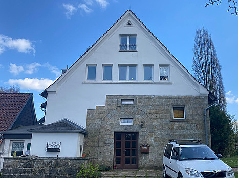 Westansicht des Wohngebäudes an der Holzhauser Straße 60 in Detmold (Denkmal A746)