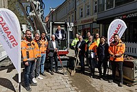 Von links: Max Lesemann, Andreas Buschkamp, Timo Heitbrink (alle Fa. Strabag), Thorsten Paulussen (Beigeordneter Stadt Detmold), Bürgermeister Frank Hilker, Thomas Lammering (Technischer Beigeordneter Stadt Detmold), Jan-Henrik Hagemeister (Stadt Detmold), Stefan Veen (Bockermann-Fritze), Jürgen Weber, Guido Rellensmann (beide Stadtwerke Detmold), Stephanie Opp (Kortemeier Brokmann Landschaftsarchitekten), David Altschäffl (Bockermann-Fritze).