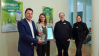 Gruppenfoto bei der Ausstellungseröffnung zur Appmold mit (von links) Bürgermeister Frank Hilker, Franziska Leifeld, Dennis Schäffer und Tanja Watermann aus dem Team Smart City.