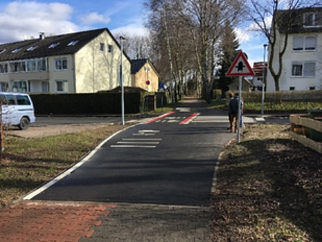 Vorfahrtsstraße für Radfahrer an der Postteichstraße