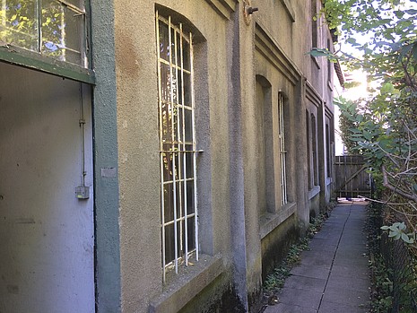 Baumstraße 9 Traufenfassade von Norden des Werkstattgebäudes für den Bildhauer Albert Lauermann an der Baumstraße 9 in Detmold (Denkmal A721)