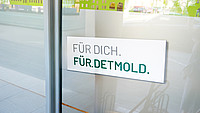 Türbeklebung im neuen Corporate Design der Stadt Detmold an der Bürgerberatung Detmold