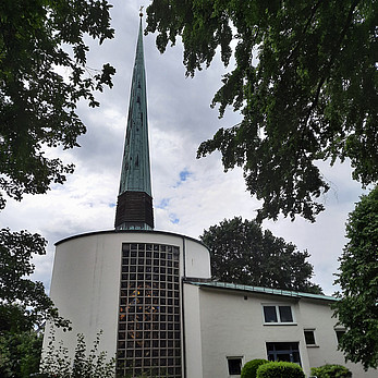 Außenaufnahme der Kirche am Wittenberger Weg 4 in Detmold (Denkmal A738)