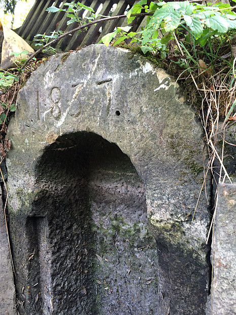 Mönch von 1837 Steinmönch des Brokhauser Dorfteichs an der Brokhauser Straße im Ortskern Brokhausen (Denkmal A713)