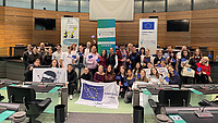 Gruppenbild der Teilnehmenden der Jugendbegegnung von GivEUvoice in der Regionalverwaltung Korsikas 