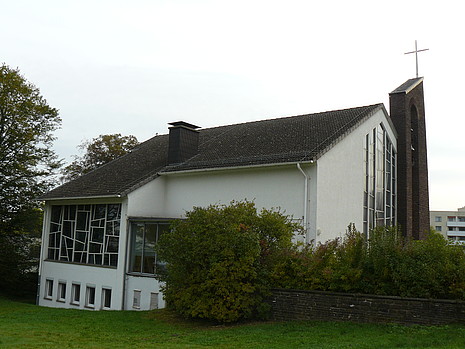 Außenansicht Außenansicht des Kirchengebäudes St. Stephanus am Haselnussweg 2 in Hiddesen (Denkmal A731)