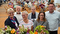 Gruppenaufnahme vom Europafest mit den Städtepartnerschaftsgästen aus Zeitz und Bürgermeister Frank Hilker