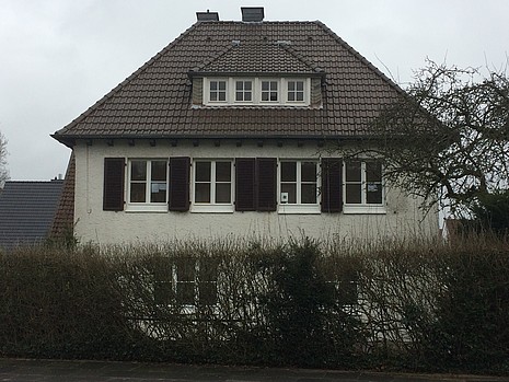 Krohnstraße 15 Zweifamilienhaus mit Einfriedung an der Krohnstraße 15 in Detmold (Denkmal A717)