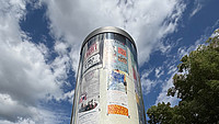 Außenaufnahme der Litfaßsäule am Bruchberg