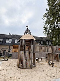 Außenaufnahme des Spielplatzes auf dem Detmolder Schlossplatz