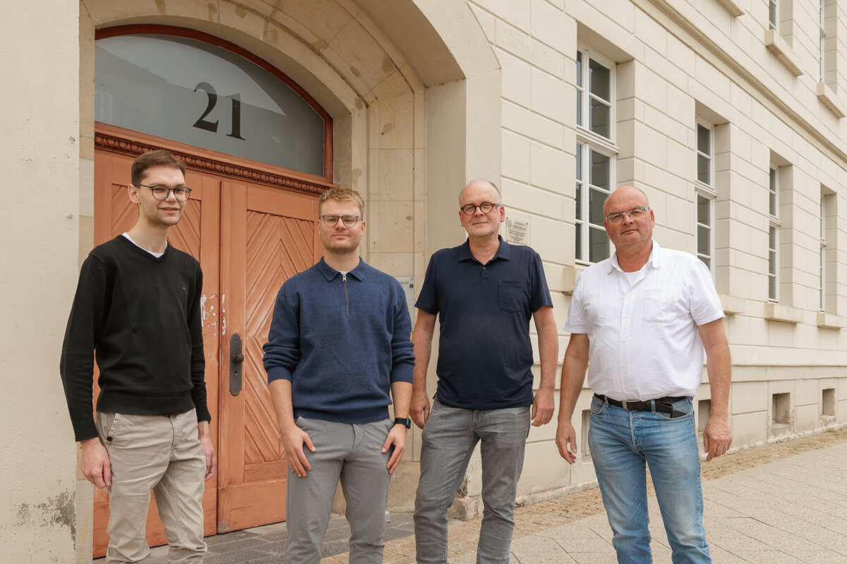 Gruppenaufnahme mit (von links) Jan Irmer, Nils Niederkrome, Dr. Alexander Uhlig und Dirk Schäfer aus dem Bauordnungsteam der Stadt Detmold