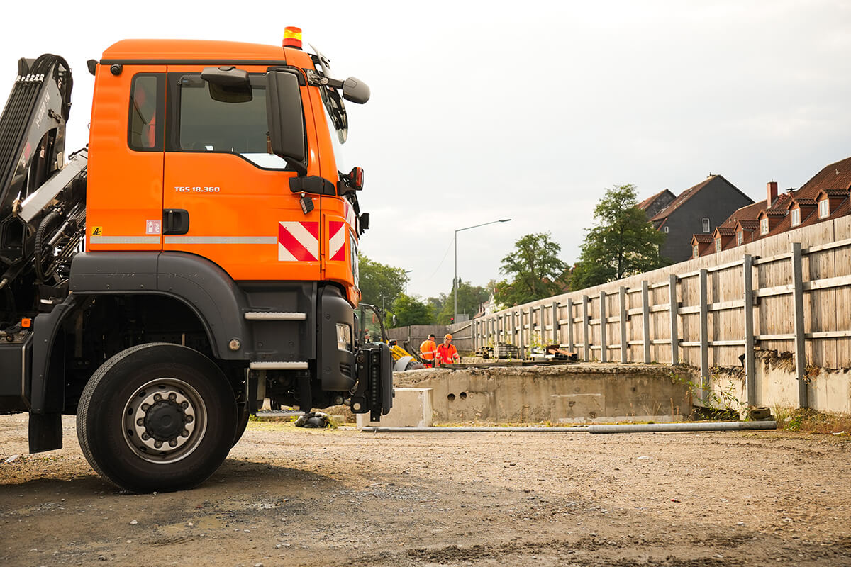 Bau-LKW an der Baustelle am Hornschen Tor